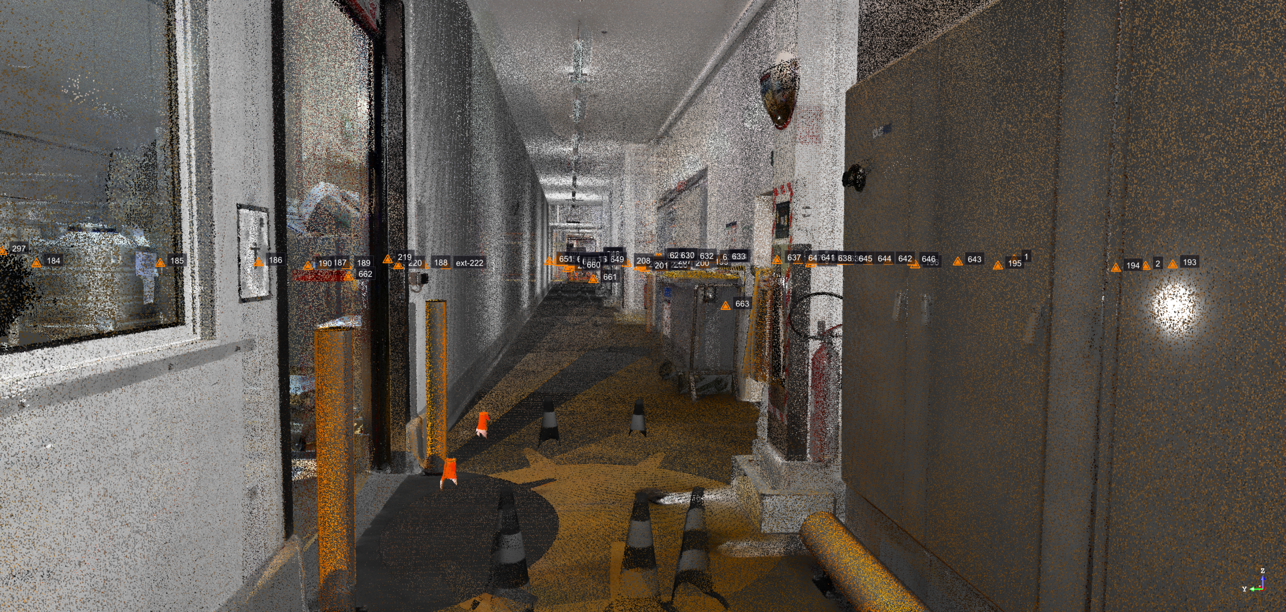 Couloir illustrant des zones critiques pour le recalage, avec surfaces planes, géométrie répétitive et faible contraste.